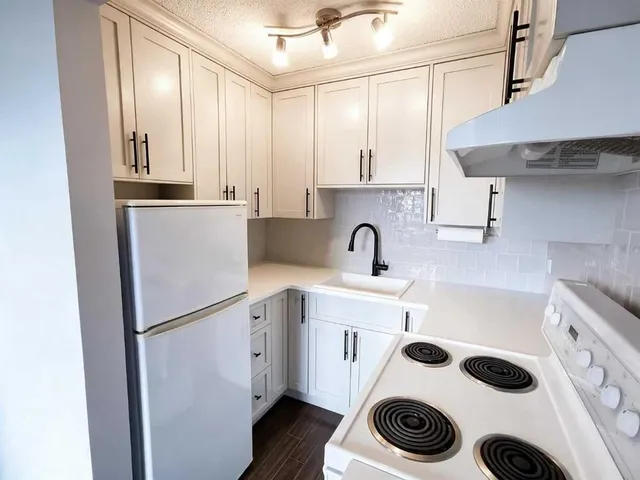 4619 73 St #301, Calgary 3