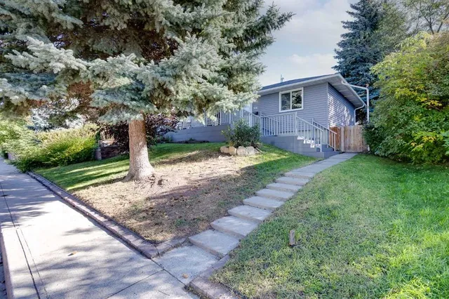 3216 15 St, Calgary 3