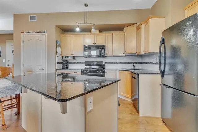 5040 53 St #412, Sylvan Lake 2