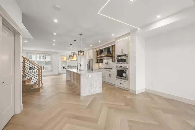 121 42 Ave, Calgary 5