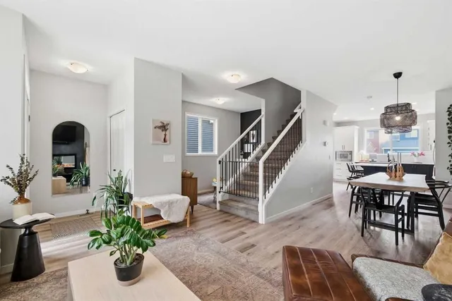 516 West Lakeview Dr, Chestermere 5