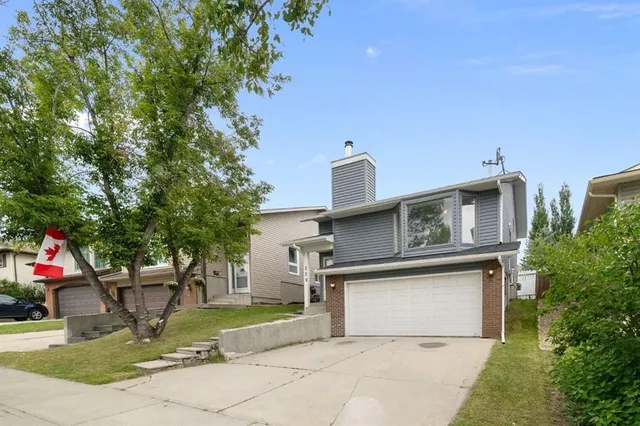 229 Macewan Glen Dr, Calgary 3