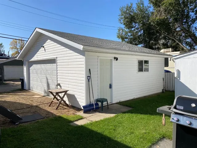 6609 45 Ave, Camrose 5