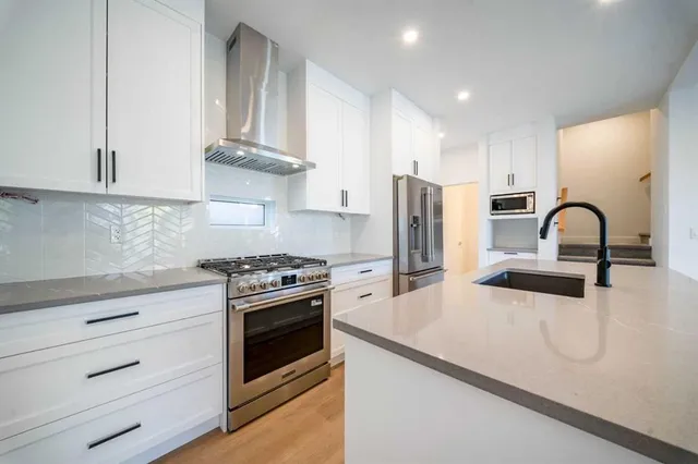 755 Centre Ave, Calgary 4