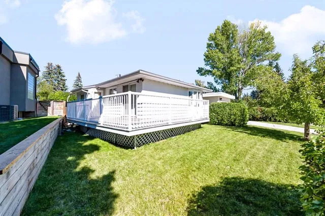 107 Hallbrook Dr, Calgary 5