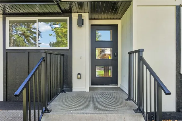 140 Fyffe Rd, Calgary 4
