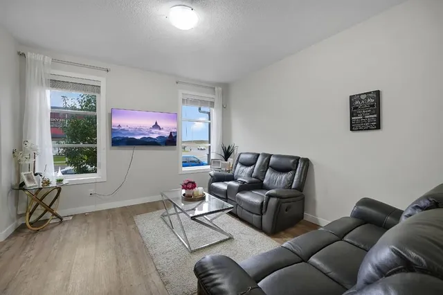 16 Skyview Cir, Calgary 4
