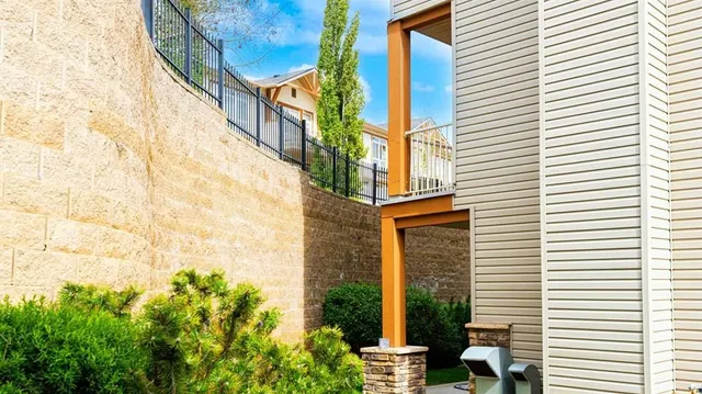 169 Rockyledge View #1, Calgary 5