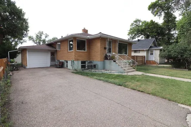 267 3 St, Medicine Hat 2