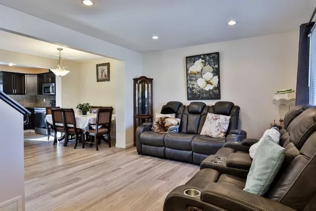 832 Silkstone Close, Lethbridge 4