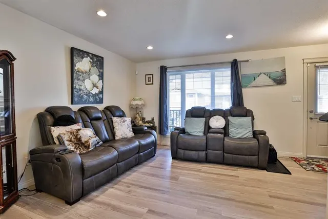 832 Silkstone Close, Lethbridge 5