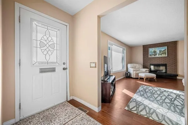 244 Cantrell Dr, Calgary 4