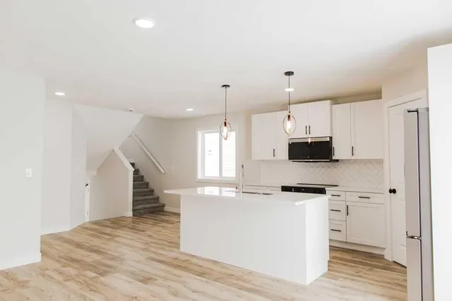 11405 95 St, Clairmont 5
