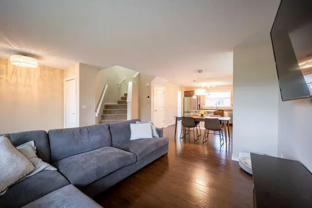 25 Marine Dr, Calgary 5