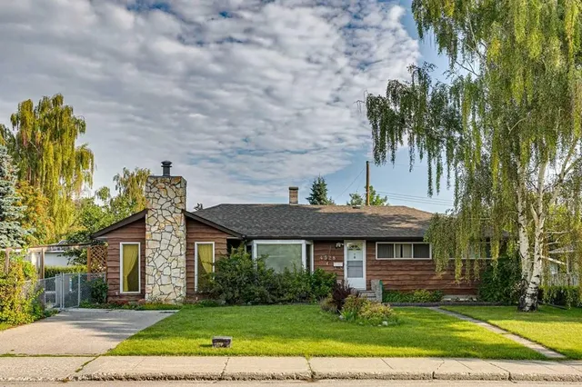 4528 26 Ave, Calgary 4