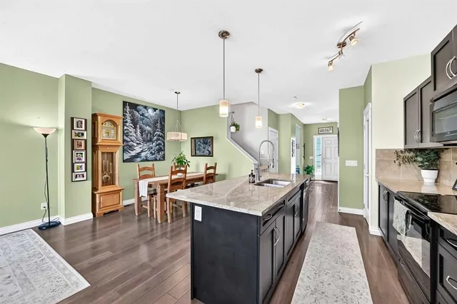 10 Reunion Grove, Airdrie 3