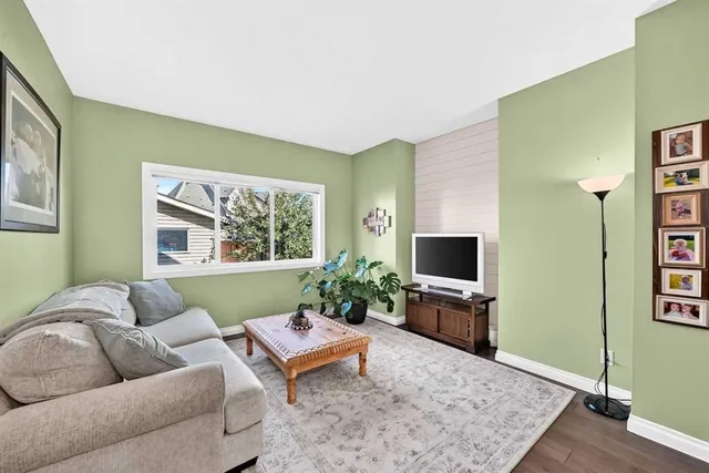 10 Reunion Grove, Airdrie 5