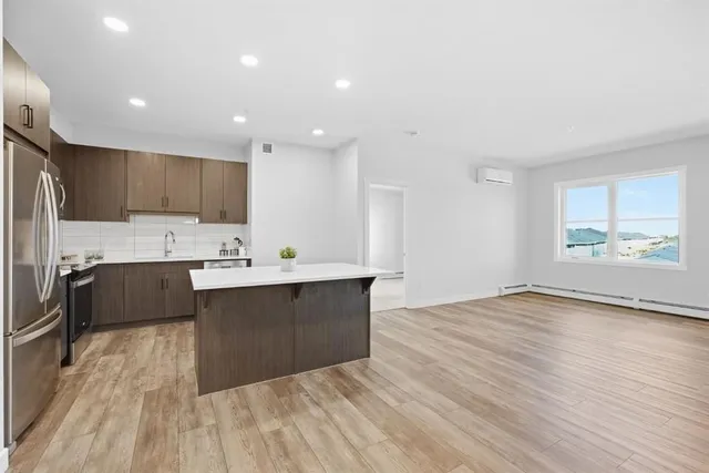 55 Wolf Hollow Cres #301, Calgary 3