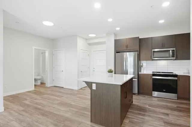 55 Wolf Hollow Cres #301, Calgary 4