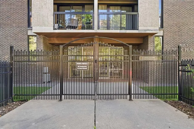 323 13 Ave #203, Calgary 2