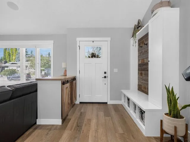 1215 Lake Twintree Dr, Calgary 4