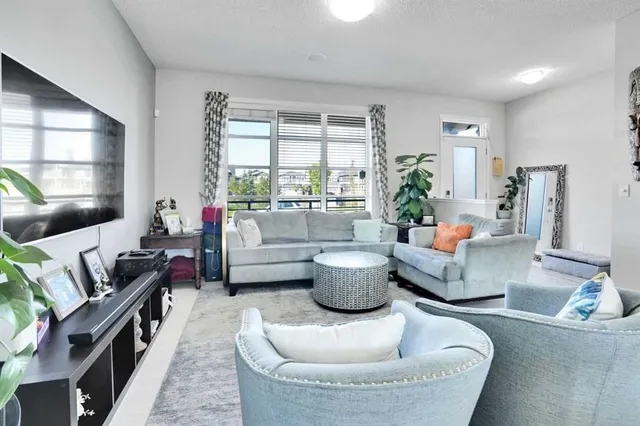 215 Savanna Parade, Calgary 4