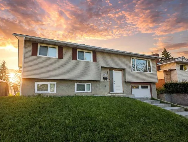 5972 Madigan Dr, Calgary 2