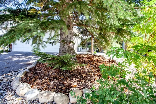 28 Midpark Gdns, Calgary 4