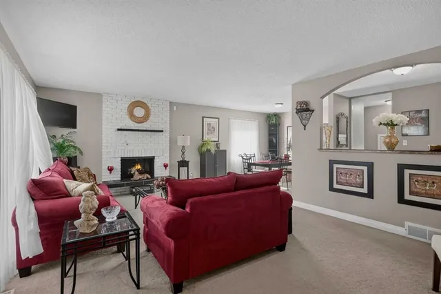 131 Cedarpark Dr, Calgary 5