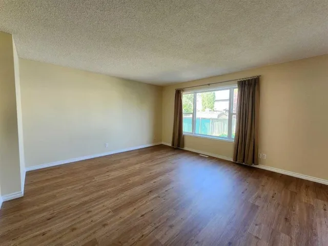 717 Harvest Hills Dr, Calgary 5