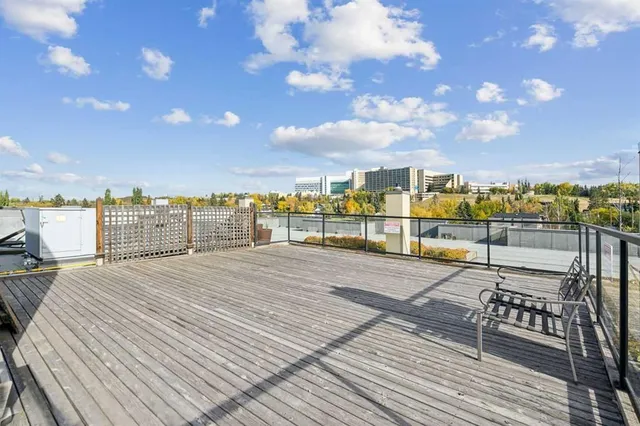 540 34 St #103, Calgary 3