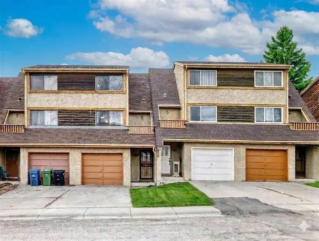 6909 Ranchero Rd, Calgary 3