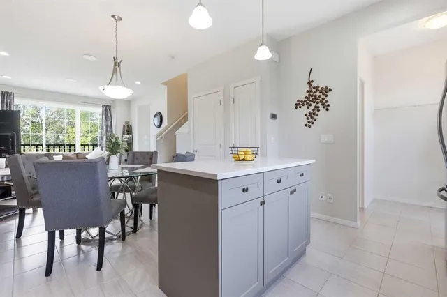 611 Walden Dr, Calgary 5