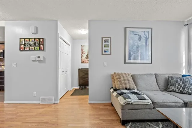27 Templemont Dr, Calgary 5