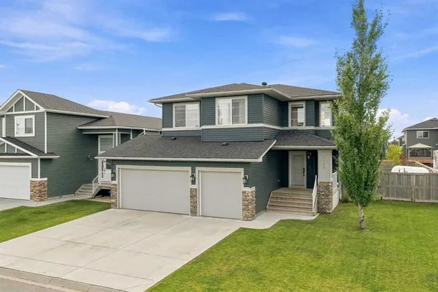 1460 Aldrich Pl, Carstairs 2