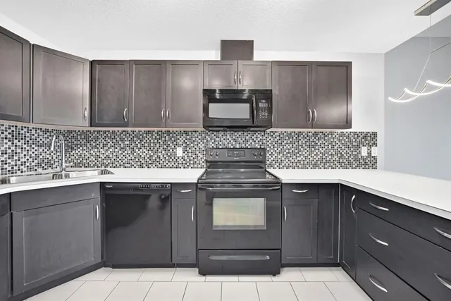 1320 1 St #401, Calgary 5
