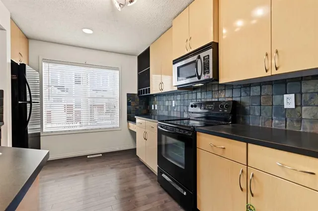 3240 New Brighton Gdns, Calgary 5