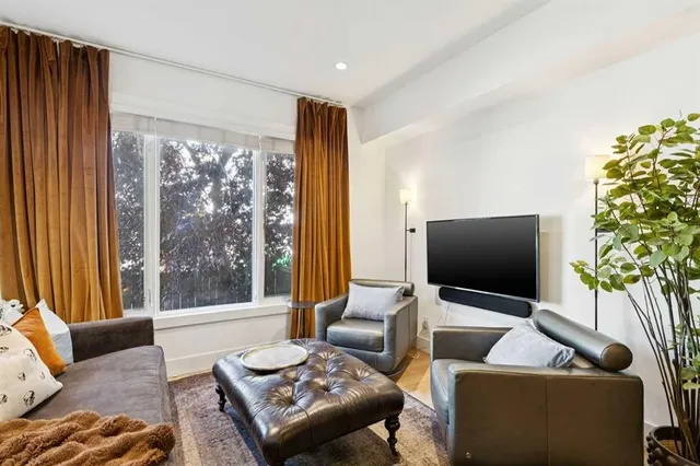 1726 27 Ave #2, Calgary 4