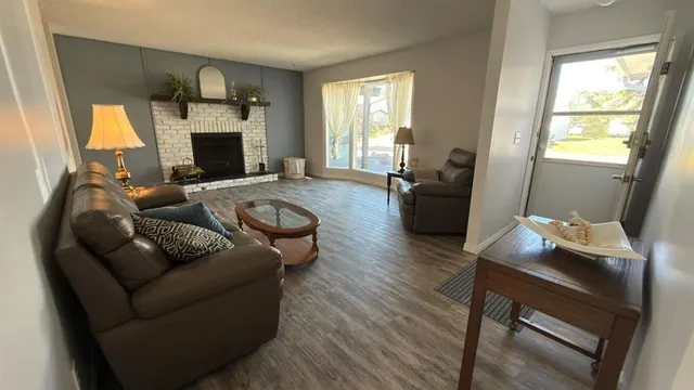 307 6 Ave, Hanna 3