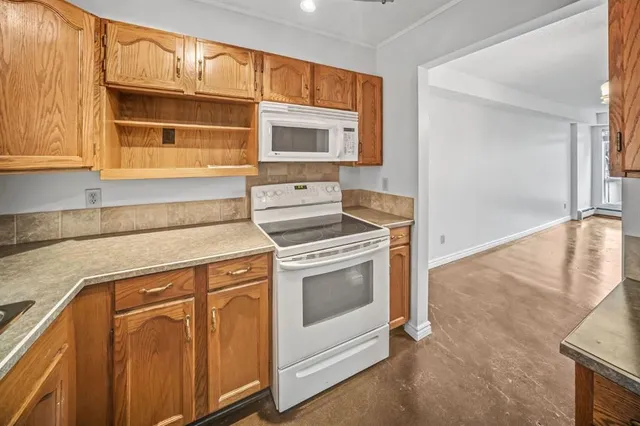 2211 29 St #201, Calgary 5
