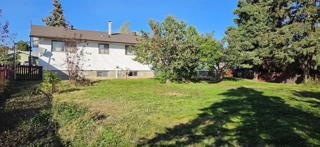 11221 102 Ave, Fairview 2