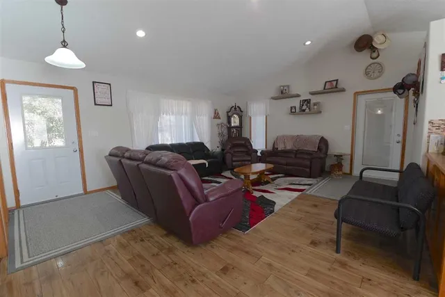 614 3 St, Grassy Lake 4