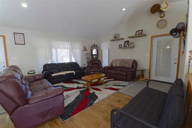 614 3 St, Grassy Lake 5