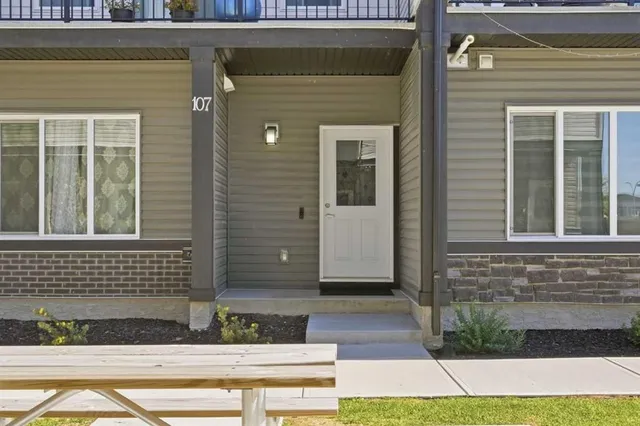 107 Corner Meadows Sq, Calgary 2