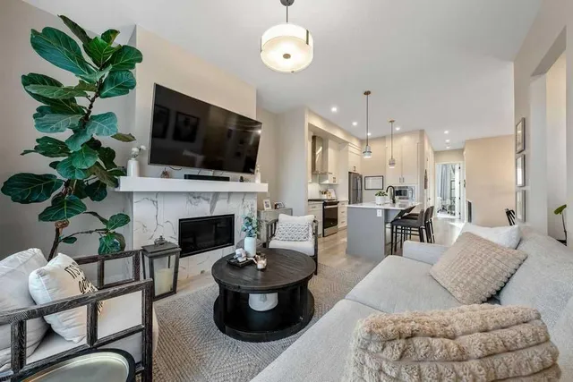 655 Marine Dr, Calgary 5