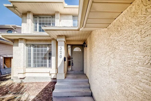 320 Sunmills Dr, Calgary 3