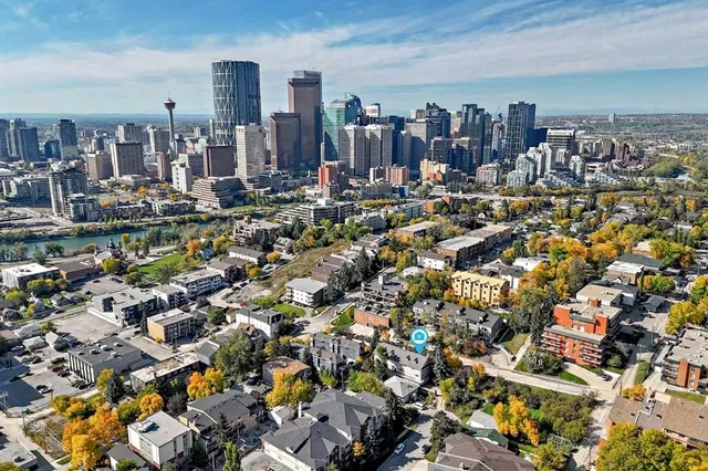 328 3 St, Calgary 3