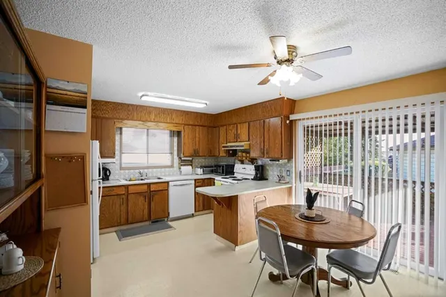 5323 55 Ave, Viking 5