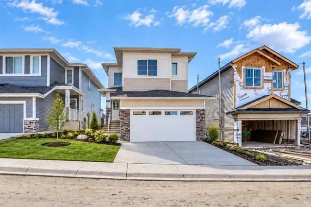 183 Heritage Crt, Cochrane 2