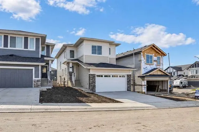 183 Heritage Crt, Cochrane 4